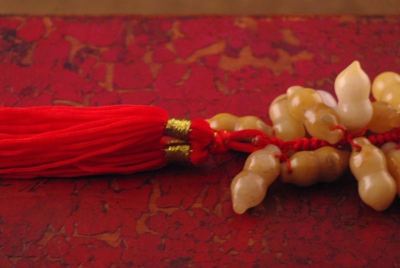 Cliquez sur la vignette pour agrandir et survolez la photo pour zoomer Amulette Feng Shui Pêches d’immortalité Jade Rouge 3