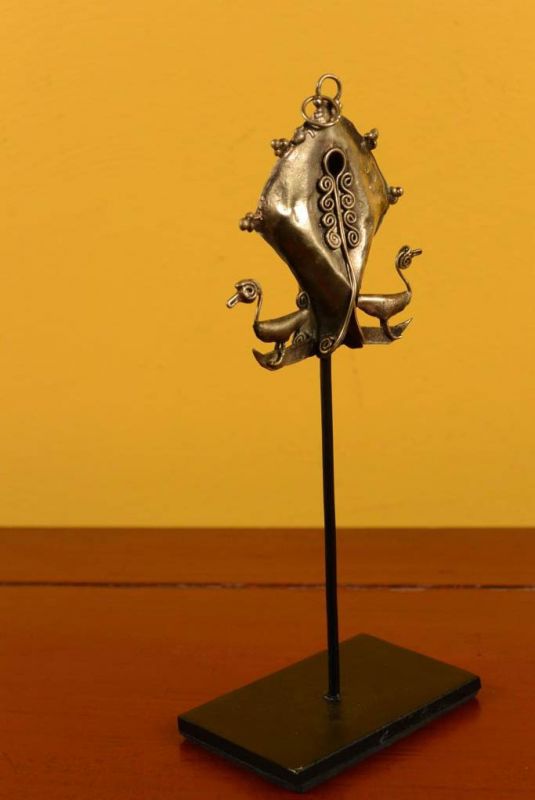 Cliquez sur la vignette pour agrandir et survolez la photo pour zoomer Ancien Bijou Indonésien - Mamouli de Sumba - Canard 4