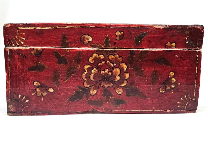 Cliquez sur la vignette pour agrandir et survolez la photo pour zoomer Ancien coffre chinois en bois rouge à motif floral 2