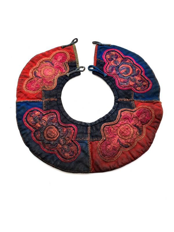 Cliquez sur la vignette pour agrandir et survolez la photo pour zoomer Ancien col rond Minorité Miao Bébé 2