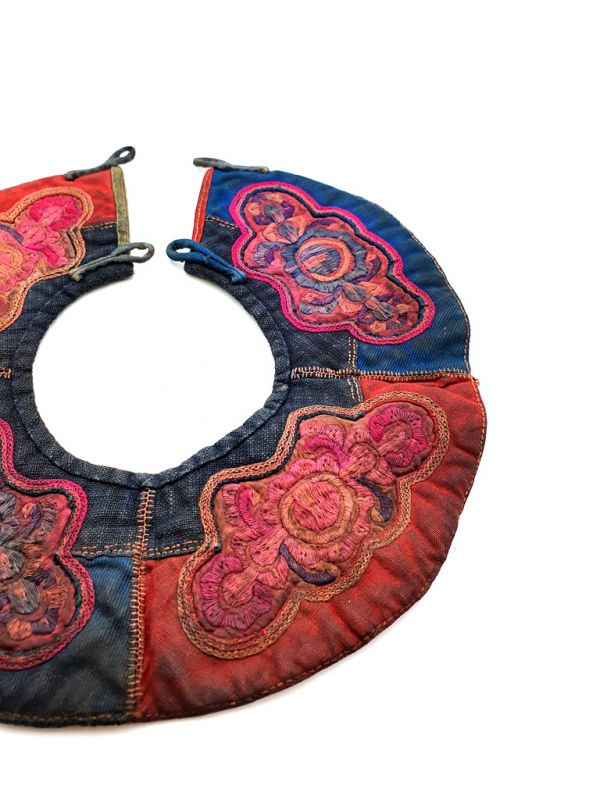 Cliquez sur la vignette pour agrandir et survolez la photo pour zoomer Ancien col rond Minorité Miao Bébé 4