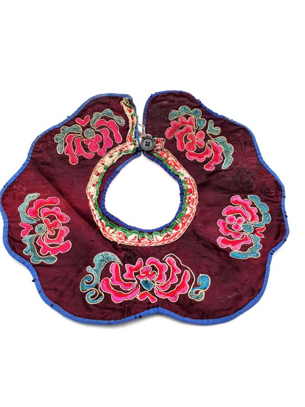 Cliquez sur la vignette pour agrandir et survolez la photo pour zoomer Ancien col rond Minorité Miao Enfant 3