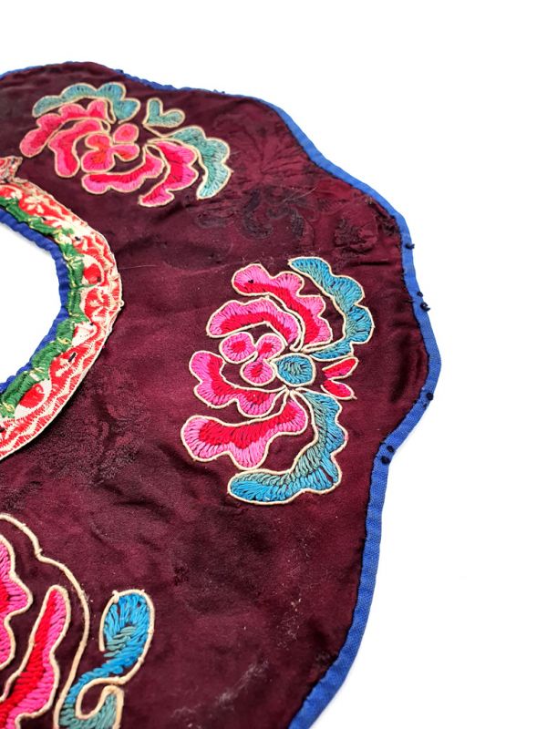 Cliquez sur la vignette pour agrandir et survolez la photo pour zoomer Ancien col rond Minorité Miao Enfant 4