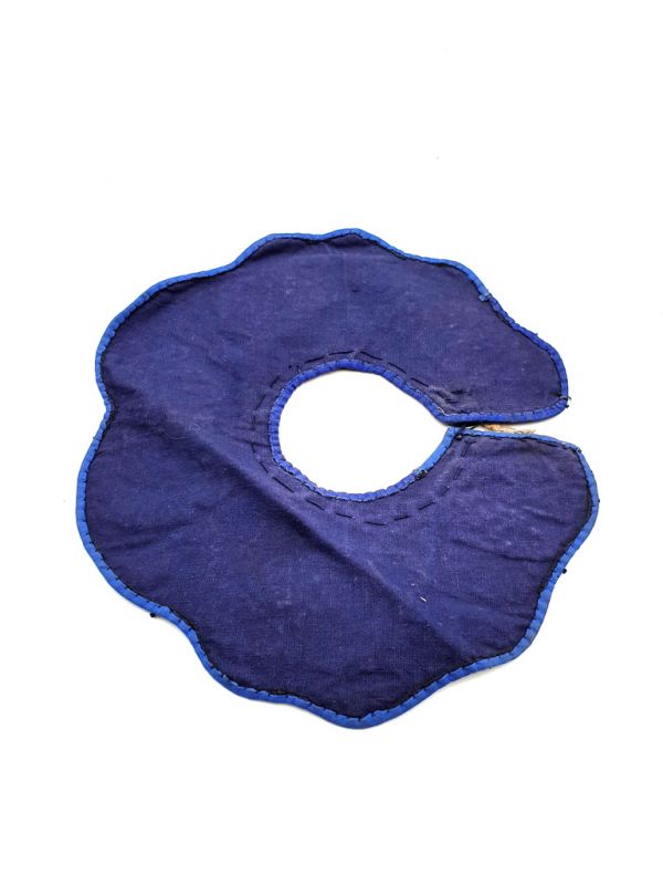 Cliquez sur la vignette pour agrandir et survolez la photo pour zoomer Ancien col rond Minorité Miao Enfant 5