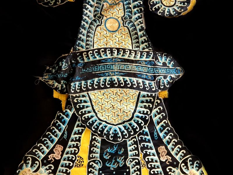 Cliquez sur la vignette pour agrandir et survolez la photo pour zoomer Ancien Costume de Théâtre Chinois Noir - Double dragons 5