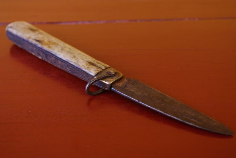 Cliquez sur la vignette pour agrandir et survolez la photo pour zoomer Ancien Couteau Chinois Os 3