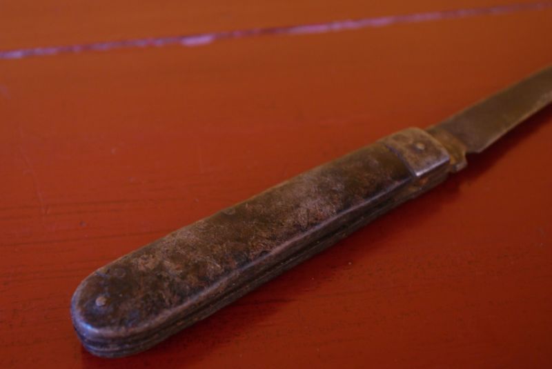 Cliquez sur la vignette pour agrandir et survolez la photo pour zoomer Ancien Couteau 2