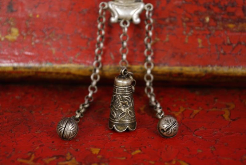 Cliquez sur la vignette pour agrandir et survolez la photo pour zoomer Ancien Grelot Chinois Grand Vase 4