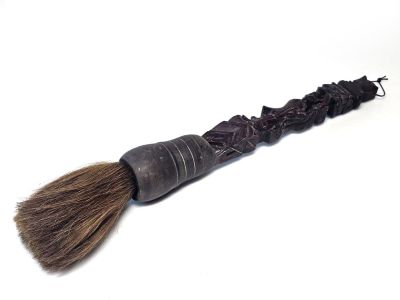 Ancien Pinceau de Bambou et Savant – Harmonie Intellectuelle de la Dynastie Qing Ancien Pinceau de Bambou et Savant – Harmonie Intellectuelle de la Dynastie Qing