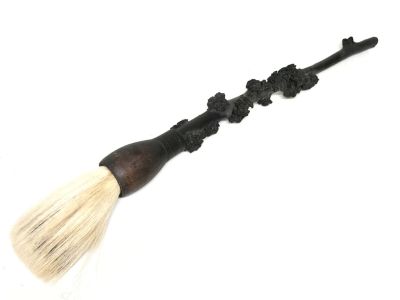 Ancien pinceau décoratif en bois de cerisier sculpté - 59cm