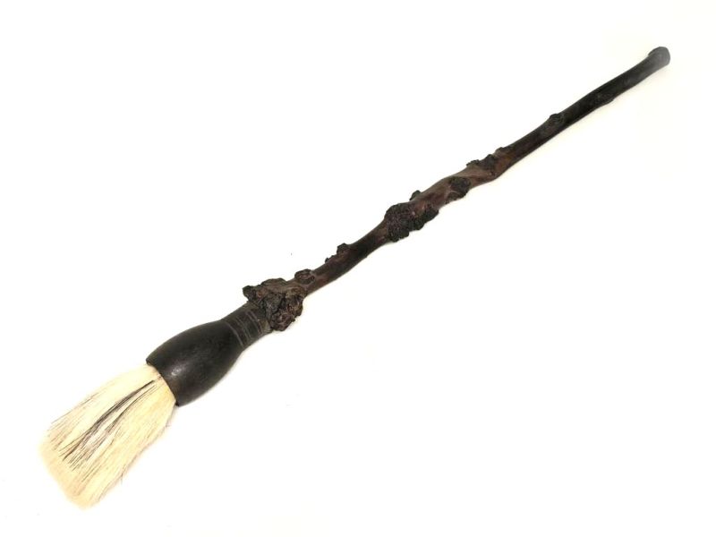 Ancien pinceau décoratif en bois de cerisier sculpté - 71cm