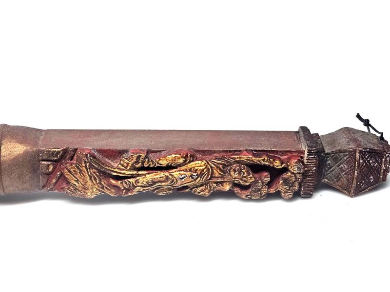 Cliquez sur la vignette pour agrandir et survolez la photo pour zoomer Ancien Pinceau Impérial en Bois Doré – Chef‑d’Œuvre Artistique de la Dynastie Qing 3