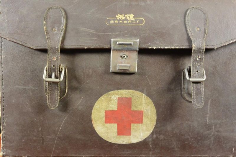 Cliquez sur la vignette pour agrandir et survolez la photo pour zoomer Ancienne Boite Chinoise - Année 70 - Médecine 2