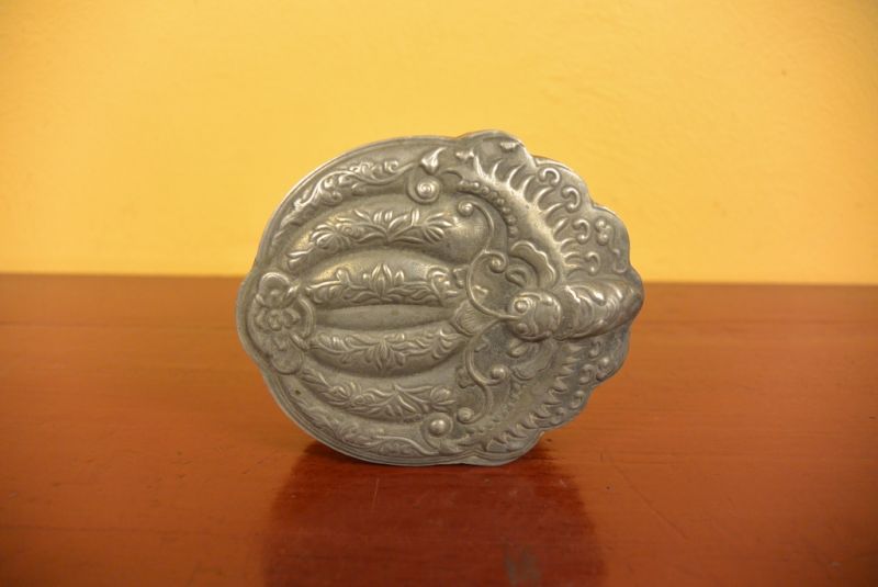 Cliquez sur la vignette pour agrandir et survolez la photo pour zoomer Ancienne Boite minorité ethnique Papillon 2