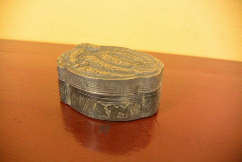 Cliquez sur la vignette pour agrandir et survolez la photo pour zoomer Ancienne Boite minorité ethnique Papillon 3