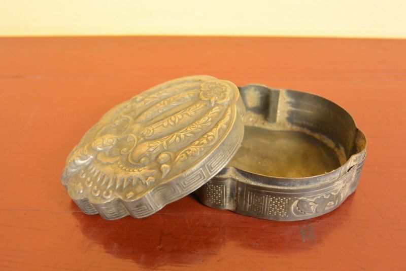 Cliquez sur la vignette pour agrandir et survolez la photo pour zoomer Ancienne Boite minorité ethnique Papillon 4