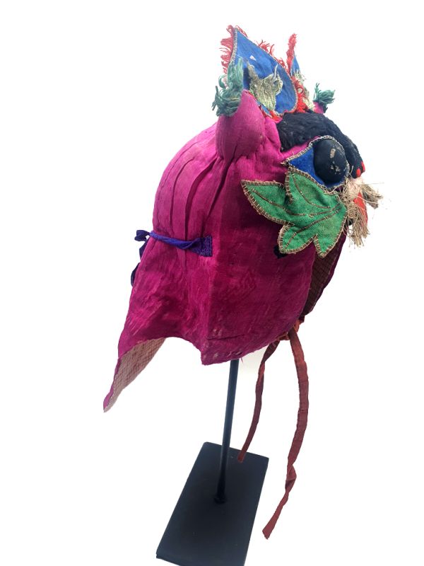 Cliquez sur la vignette pour agrandir et survolez la photo pour zoomer Ancienne Coiffe d'enfant Bébé dragon 3