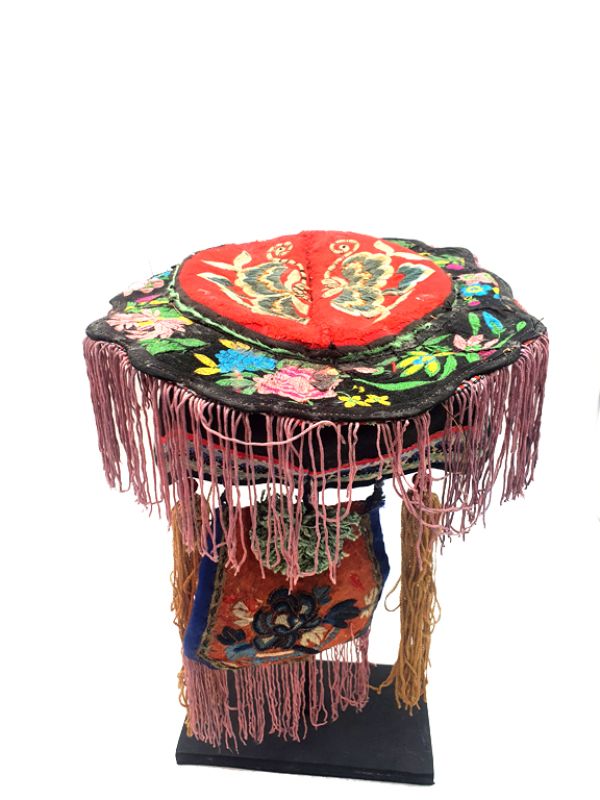 Cliquez sur la vignette pour agrandir et survolez la photo pour zoomer Ancienne Coiffe d'enfant Papillon 3