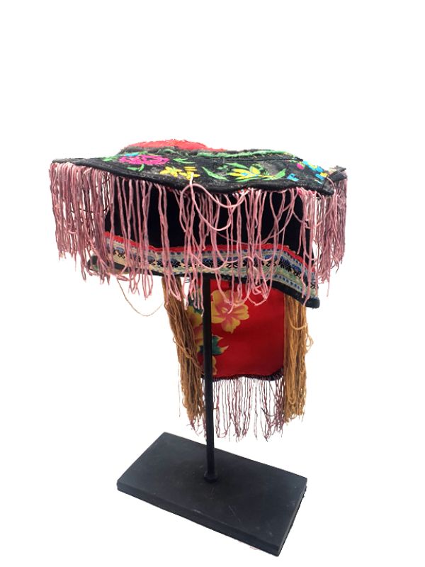 Cliquez sur la vignette pour agrandir et survolez la photo pour zoomer Ancienne Coiffe d'enfant Papillon 4