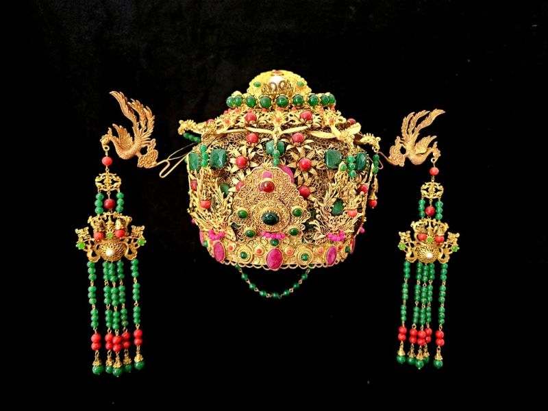 Cliquez sur la vignette pour agrandir et survolez la photo pour zoomer Ancienne Coiffe de théâtre dorée - Empereur et impératrice - Couronne empereur 2