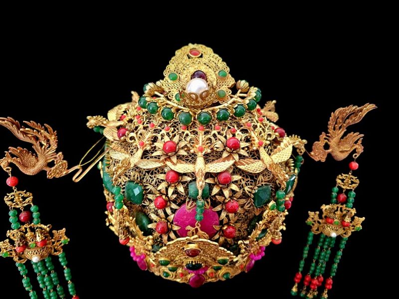 Cliquez sur la vignette pour agrandir et survolez la photo pour zoomer Ancienne Coiffe de théâtre dorée - Empereur et impératrice - Couronne empereur 3