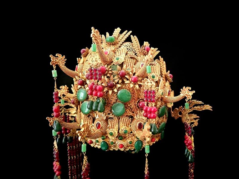 Cliquez sur la vignette pour agrandir et survolez la photo pour zoomer Ancienne Coiffe de théâtre dorée - Empereur et impératrice - Le phénix bleu 2