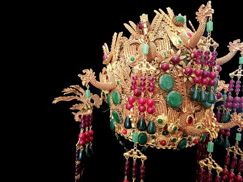 Cliquez sur la vignette pour agrandir et survolez la photo pour zoomer Ancienne Coiffe de théâtre dorée - Empereur et impératrice - Le phénix bleu 3