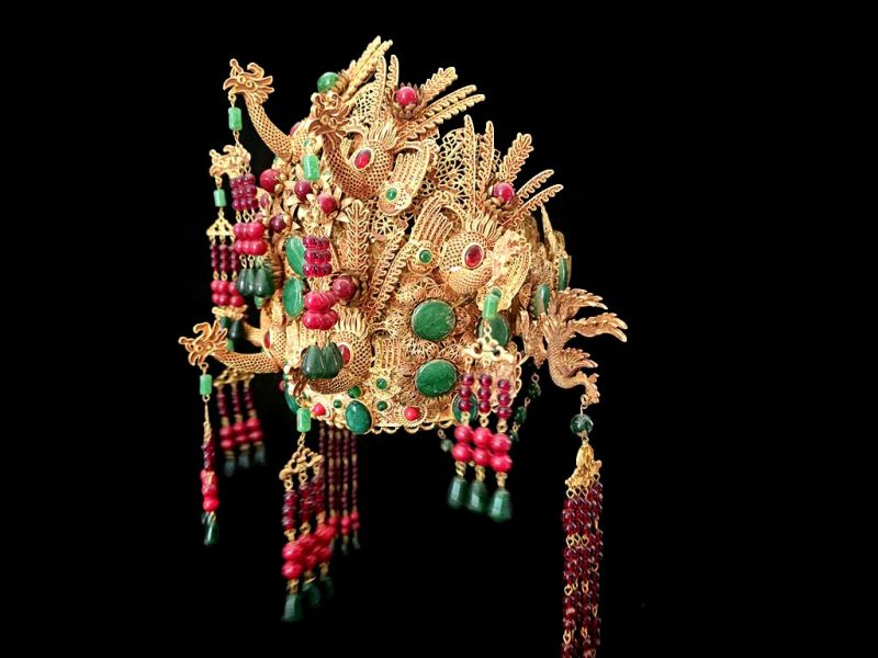 Cliquez sur la vignette pour agrandir et survolez la photo pour zoomer Ancienne Coiffe de théâtre dorée - Empereur et impératrice - Le phénix bleu 4