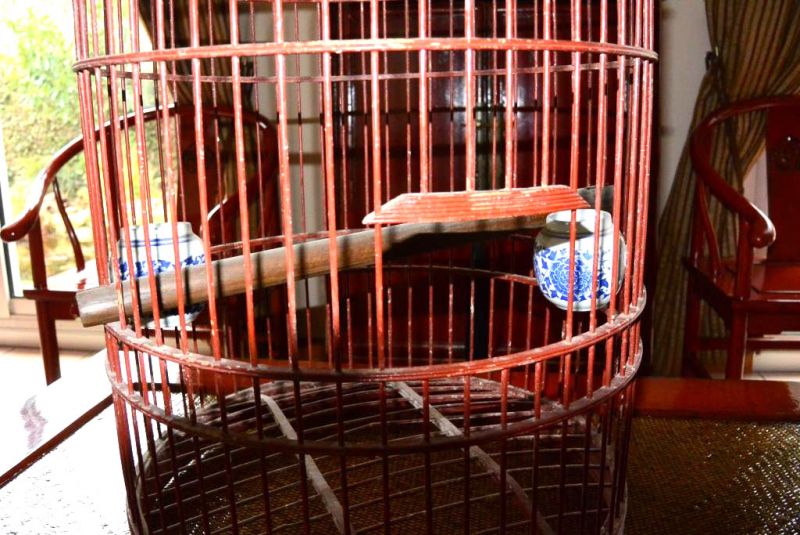 Cliquez sur la vignette pour agrandir et survolez la photo pour zoomer Ancienne grande cage à oiseaux en bois chinoise 3