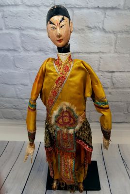 Ancienne marionnette de Théâtre chinoise - Province Fujian - Homme / Costume de soie jaune Ancienne marionnette de Théâtre chinoise - Province Fujian - Homme / Costume de soie jaune