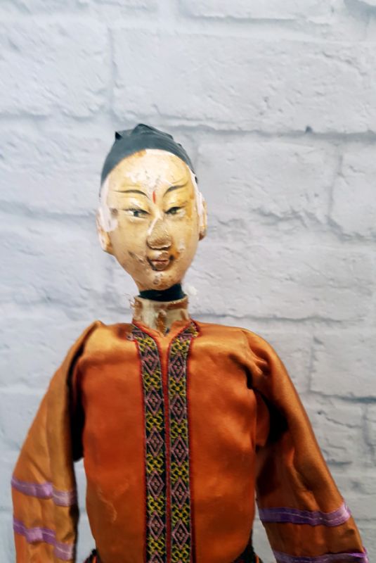 Cliquez sur la vignette pour agrandir et survolez la photo pour zoomer Ancienne marionnette de Théâtre chinoise - Province Fujian - Homme / Costume de soie Orange 3