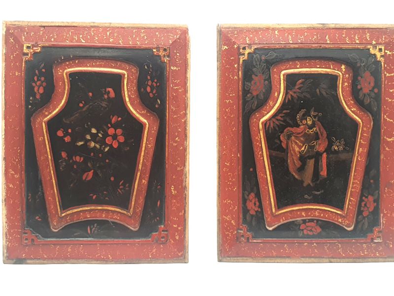 Cliquez sur la vignette pour agrandir et survolez la photo pour zoomer Ancienne paire de Plaques chinoises rouges 2