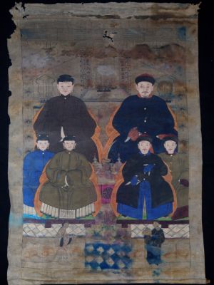 Ancienne Peinture d'ancêtres Chinois sur toile - Famille chinoise de 6 personnes Ancienne Peinture d'ancêtres Chinois sur toile - Famille chinoise de 6 personnes