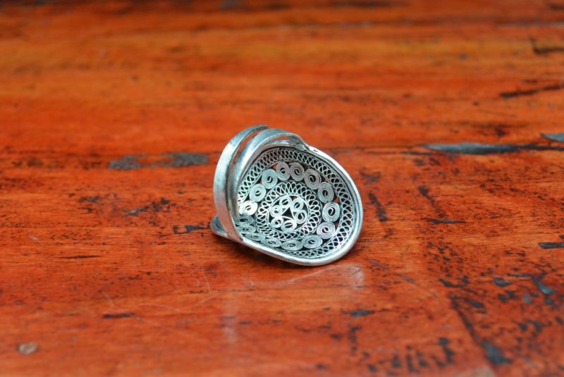 Cliquez sur la vignette pour agrandir et survolez la photo pour zoomer Bague Chinoise de la Minorité Miao Cercle de vie 5