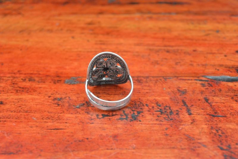 Cliquez sur la vignette pour agrandir et survolez la photo pour zoomer Bague Chinoise de la Minorité Miao Fleur 4