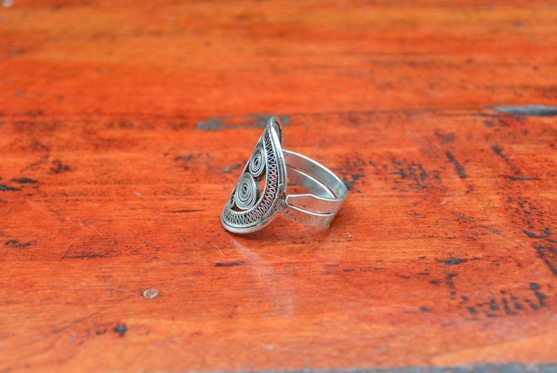 Cliquez sur la vignette pour agrandir et survolez la photo pour zoomer Bague Chinoise de la Minorité Miao Papillon 5