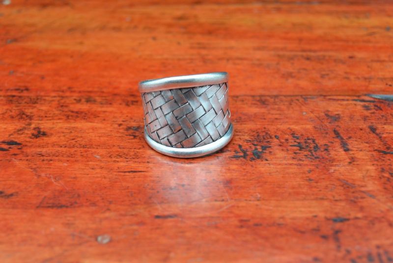 Cliquez sur la vignette pour agrandir et survolez la photo pour zoomer Bague Chinoise de la Minorité Miao Tissage 2 4