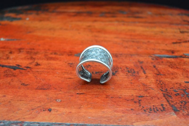 Cliquez sur la vignette pour agrandir et survolez la photo pour zoomer Bague Chinoise de la Minorité Miao Tissage 2 5