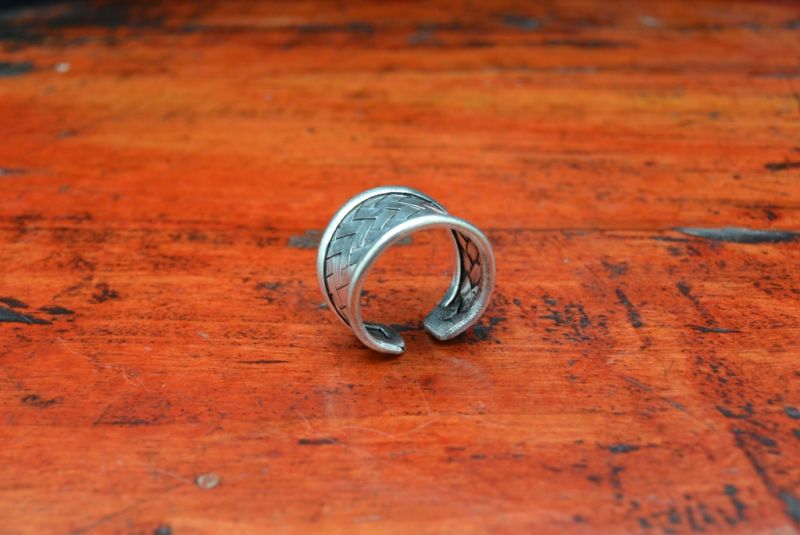 Cliquez sur la vignette pour agrandir et survolez la photo pour zoomer Bague Chinoise de la Minorité Miao Tressage 3