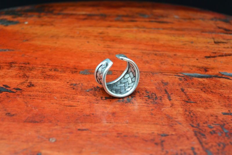 Cliquez sur la vignette pour agrandir et survolez la photo pour zoomer Bague Chinoise de la Minorité Miao Tressage 4