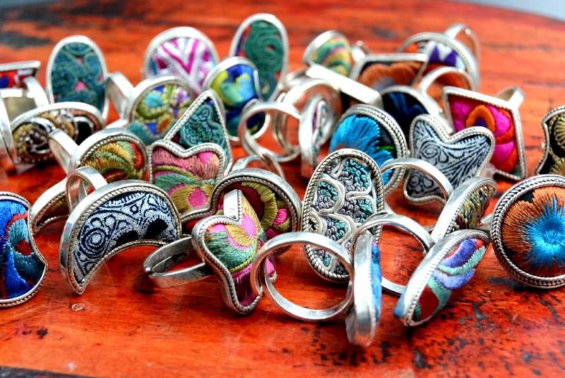 Cliquez sur la vignette pour agrandir et survolez la photo pour zoomer Bague Ethnique Broderie - Divers 2