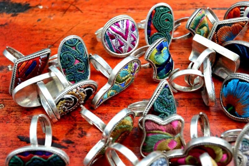 Cliquez sur la vignette pour agrandir et survolez la photo pour zoomer Bague Ethnique Broderie - Divers 4