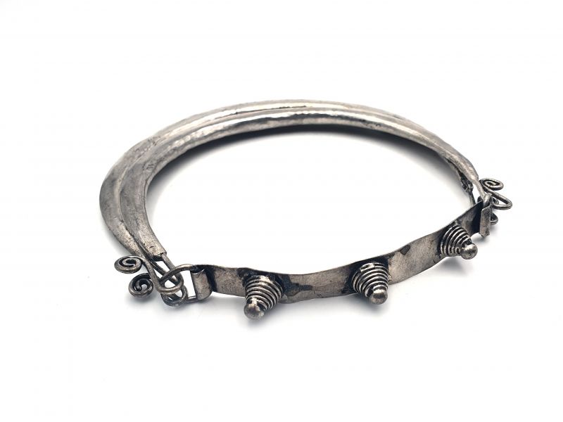 Cliquez sur la vignette pour agrandir et survolez la photo pour zoomer Bijou ethnique Torque 2 rangs Minorité Miao 3