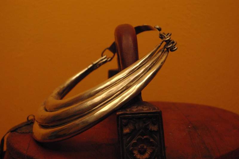 Cliquez sur la vignette pour agrandir et survolez la photo pour zoomer Bijou ethnique Torque 3 rangs Minorité Miao 4