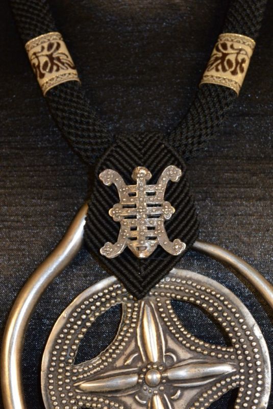 Cliquez sur la vignette pour agrandir et survolez la photo pour zoomer Bijoux de Création Ethnique Minorité Miao 3