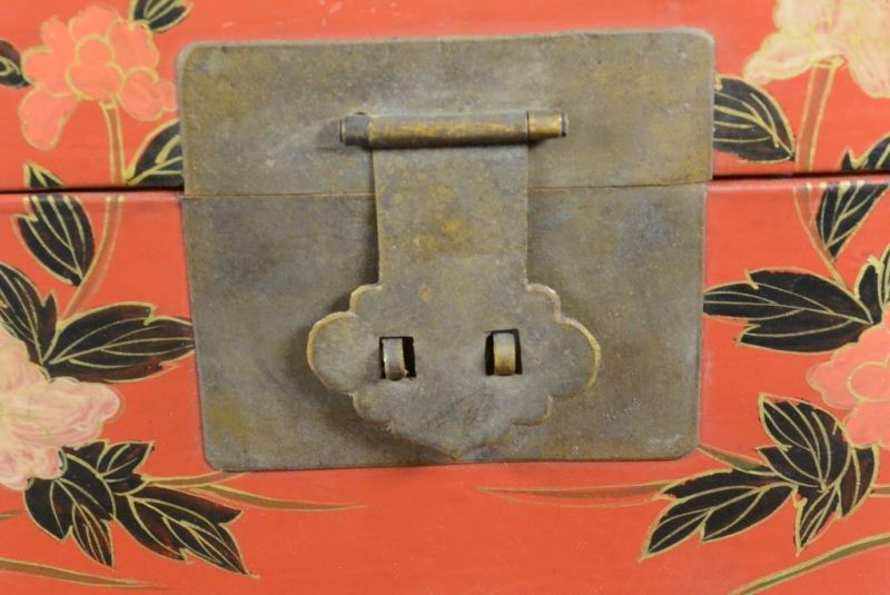 Cliquez sur la vignette pour agrandir et survolez la photo pour zoomer Boite en Laque Chinoise - Rouge 2