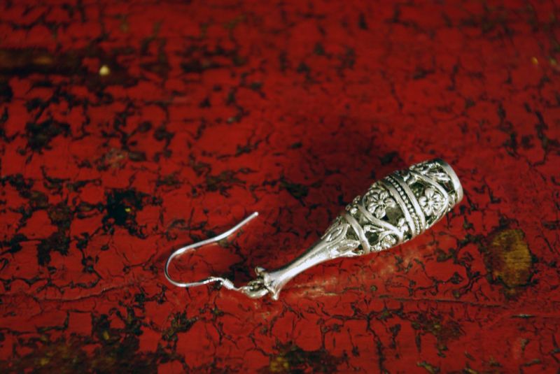 Cliquez sur la vignette pour agrandir et survolez la photo pour zoomer Boucles D'oreilles Miao Bouteille 4