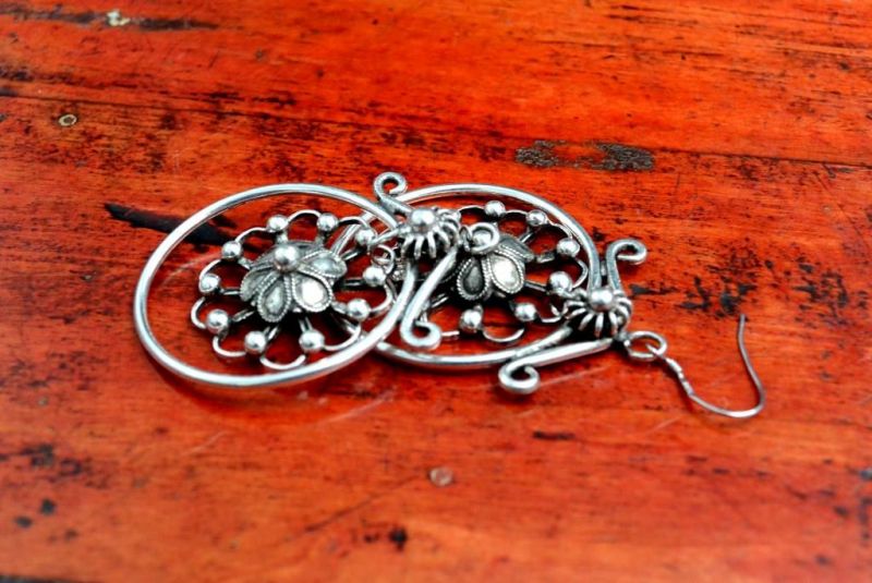 Cliquez sur la vignette pour agrandir et survolez la photo pour zoomer Boucles d'oreilles - Tribu asiatique 4