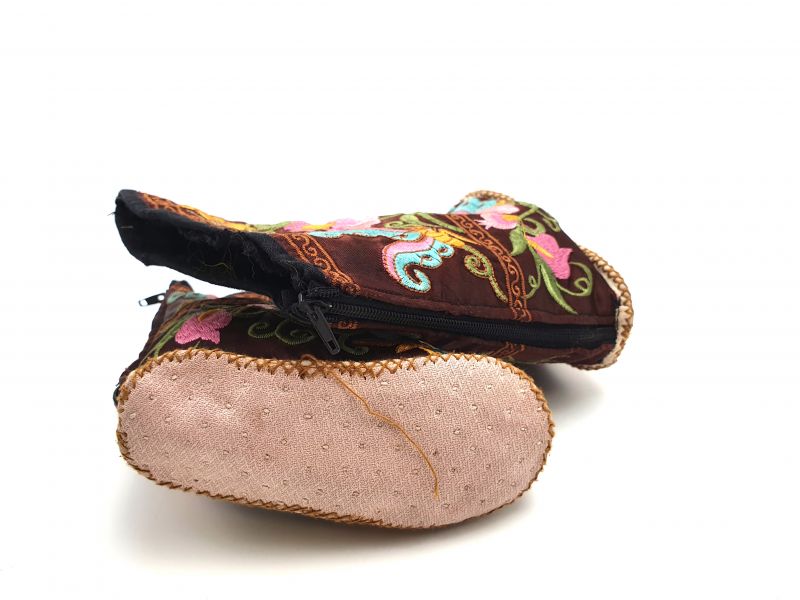 Cliquez sur la vignette pour agrandir et survolez la photo pour zoomer Broderie Chinoise - Chaussons bébés Miao - Bottine - Marron, multicolore 3
