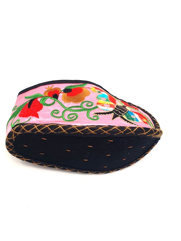 Cliquez sur la vignette pour agrandir et survolez la photo pour zoomer Broderie Chinoise - Chaussons bébés Miao - Rose 3